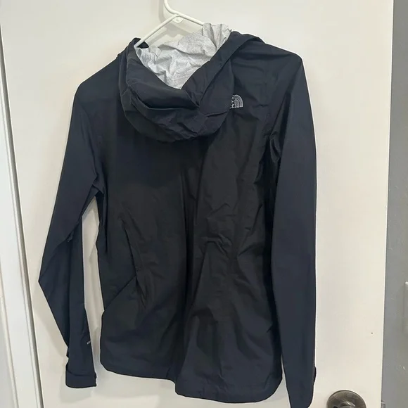 The North Face Windbreaker - Picture 3 of 3